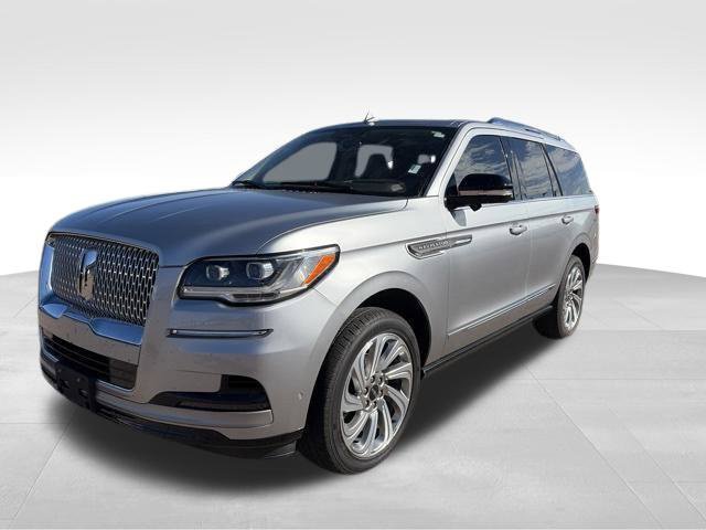 Used 2024 Lincoln Navigator Reserve AWD/4WD image 4