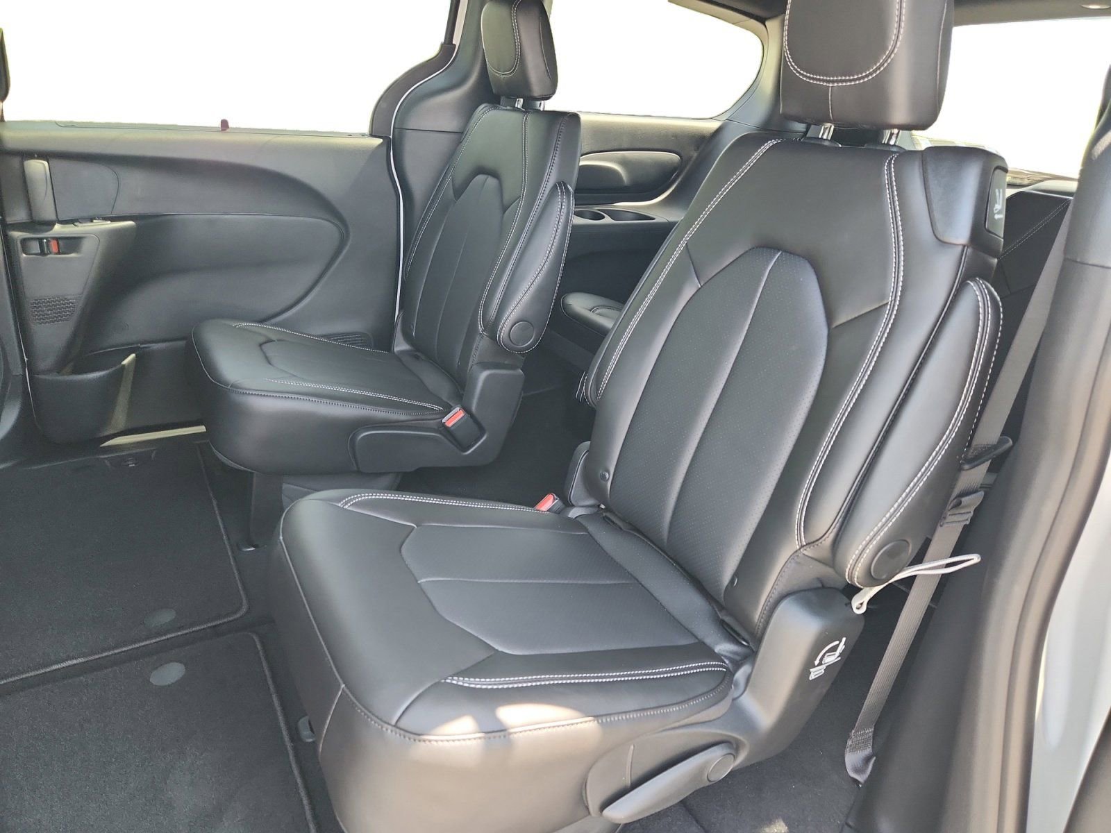 New 2026 Chrysler Voyager LX image 13