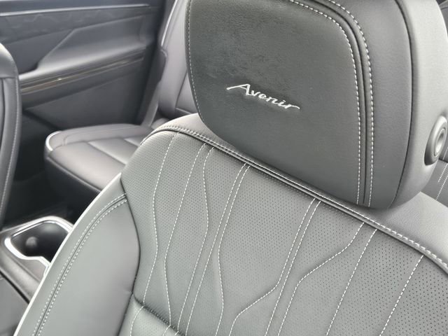 Used 2025 Buick Enclave Avenir AWD/4WD image 24