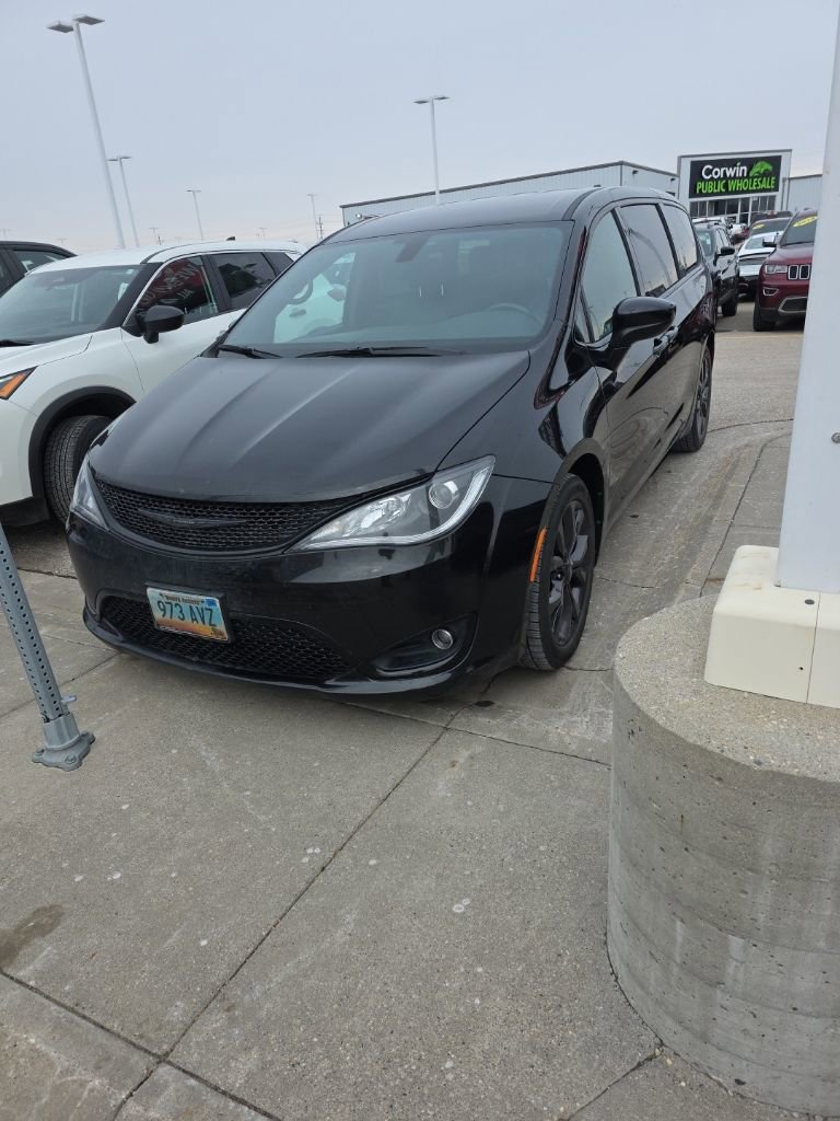 Used 2019 Chrysler Pacifica Touring Plus w/ S Appearance Package video 2
