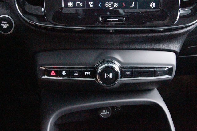 Certified 2025 Volvo XC40 B5 Core w/ Climate Package image 13