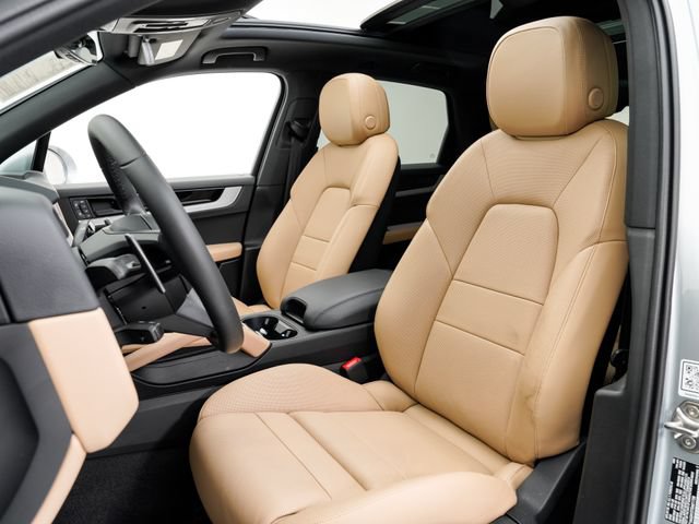Certified 2026 Porsche Cayenne AWD/4WD image 5