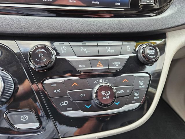 Used 2023 Chrysler Pacifica Touring-L FWD image 31