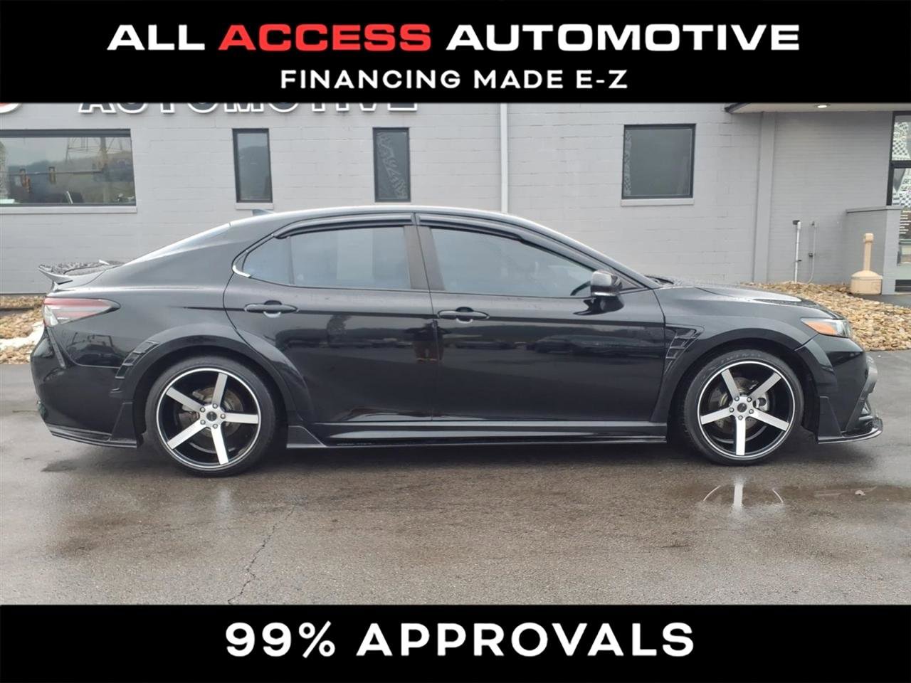 Used 2023 Toyota Camry SE w/ Cold Weather Package image 1