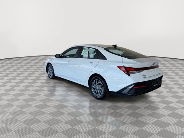 Used 2024 Hyundai Elantra SEL FWD image 7