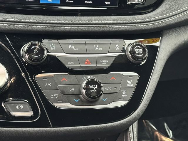 Used 2026 Chrysler Pacifica Limited image 22