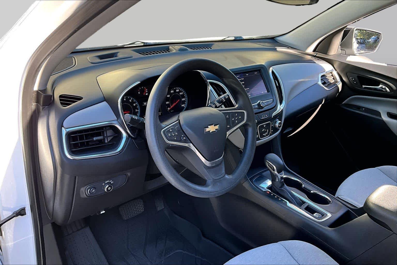 Used 2023 Chevrolet Equinox LS w/ Midnight Edition FWD image 17