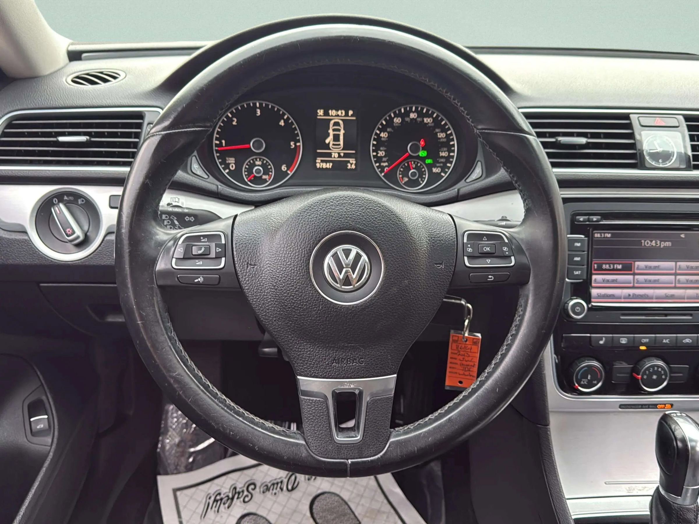 Used 2013 Volkswagen Passat TDI SE image 29