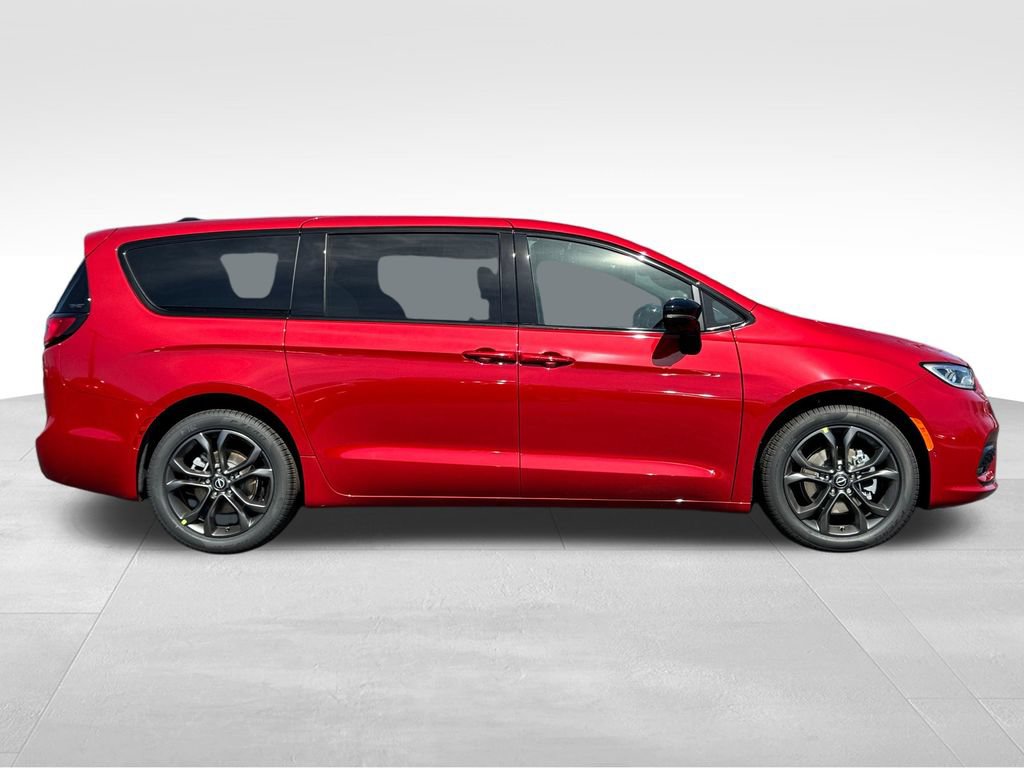 New 2026 Chrysler Pacifica Select FWD image 8