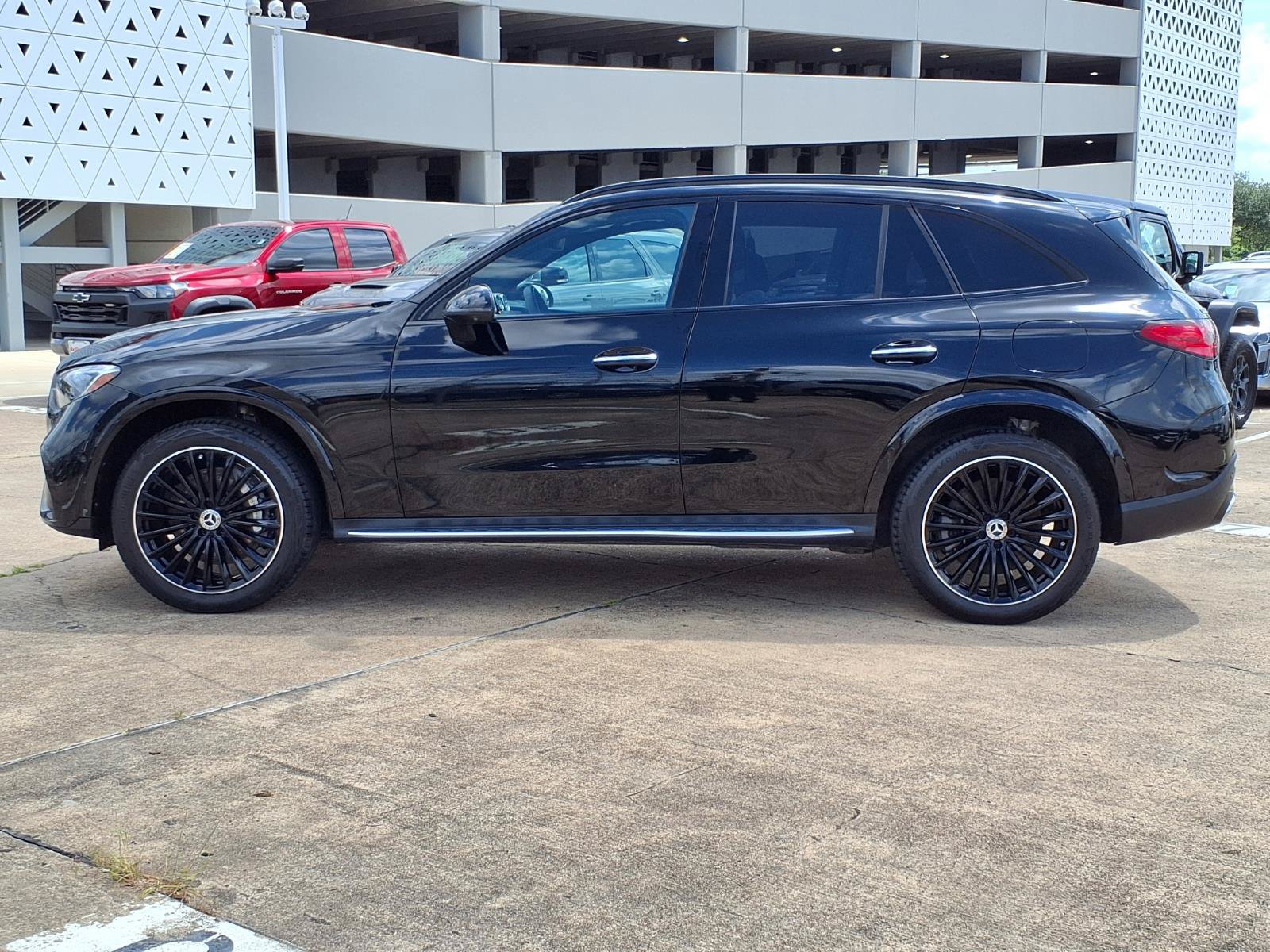 Used 2025 Mercedes-Benz GLC 350e 4MATIC image 25