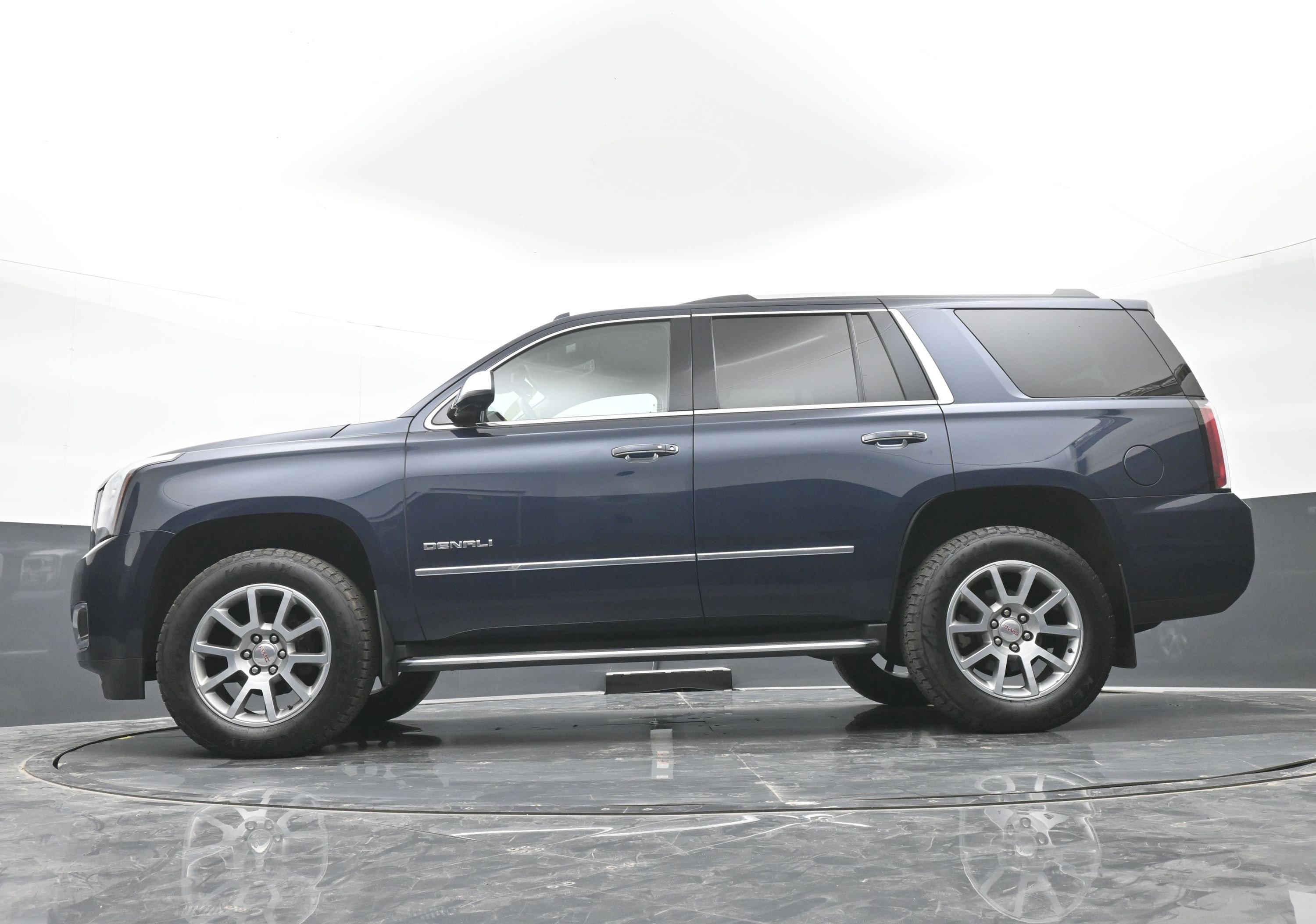 Used 2020 GMC Yukon Denali w/ Open Road Package AWD/4WD image 44