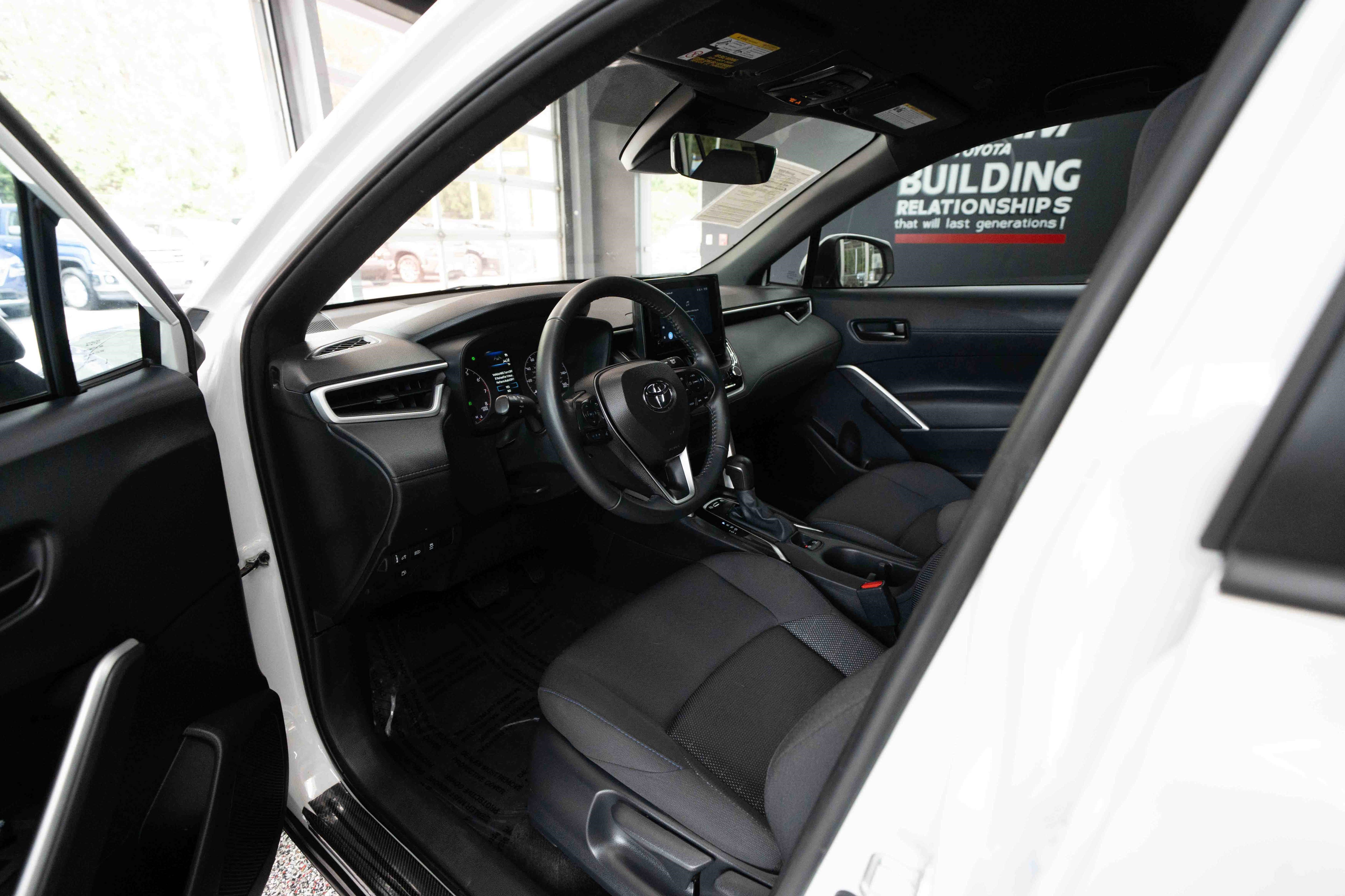 Used 2024 Toyota Corolla Cross AWD Hybrid image 8