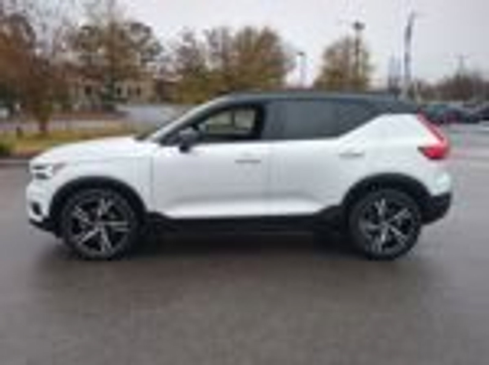Used 2021 Volvo XC40 T5 R-Design image 5
