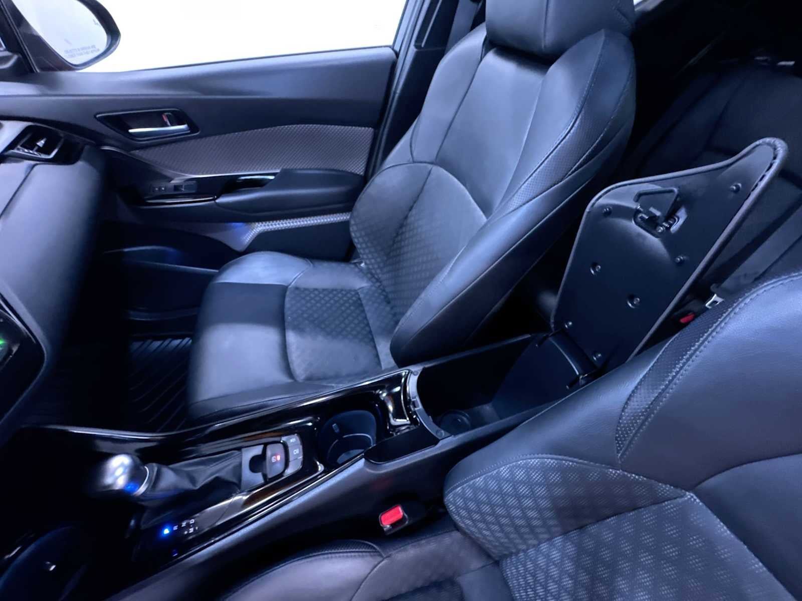 Used 2021 Toyota C-HR Limited FWD image 29