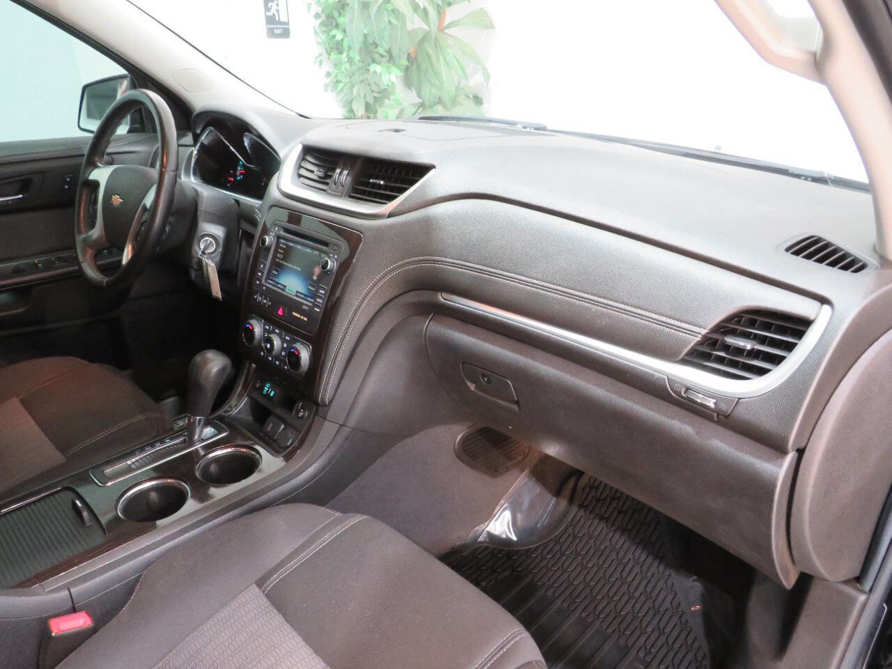Used 2016 Chevrolet Traverse LT w/ Traveler's Package image 9