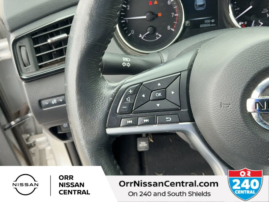 Used 2017 Nissan Rogue SV FWD image 19