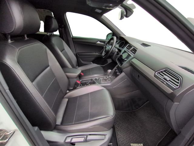 Used 2020 Volkswagen Tiguan SE R-Line image 23