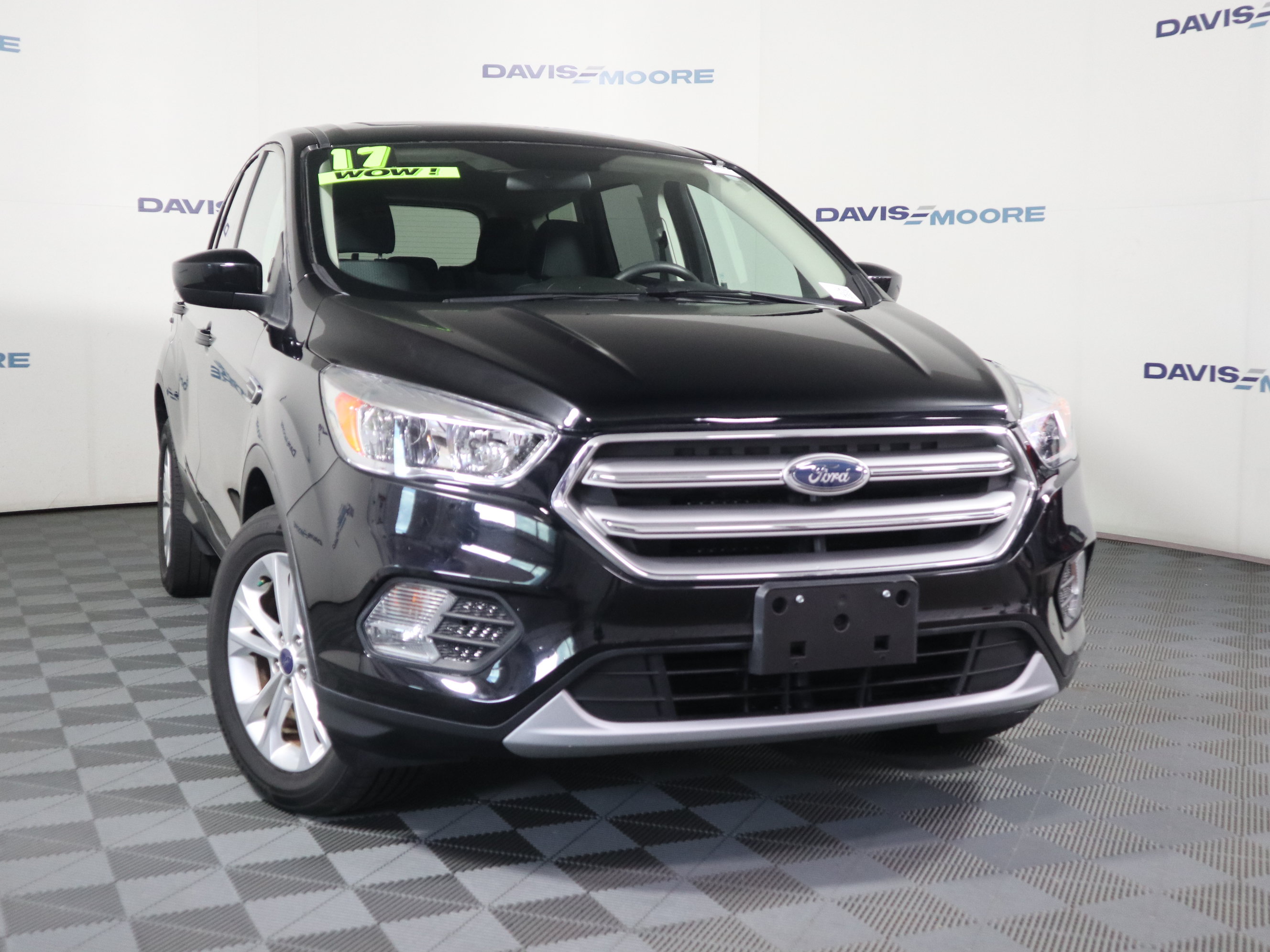 Used 2017 Ford Escape SE w/ SE Cold Weather Package AWD/4WD video 2
