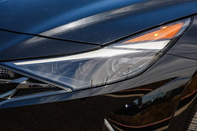 Certified 2022 Hyundai Elantra Limited FWD image 8