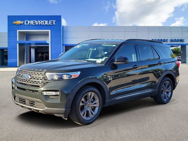 Used 2023 Ford Explorer XLT w/ Equipment Group 202A image 2