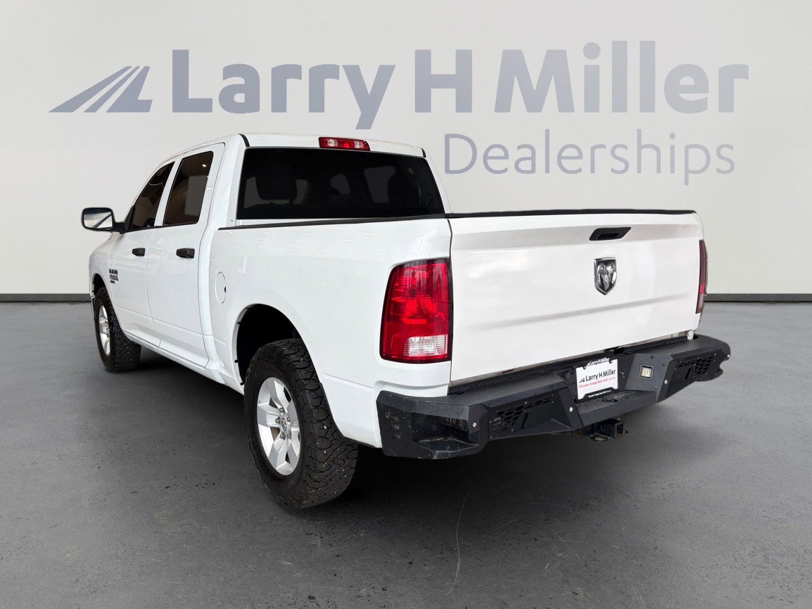 Used 2022 RAM 1500 Classic SLT w/ Electronics Group AWD/4WD image 3