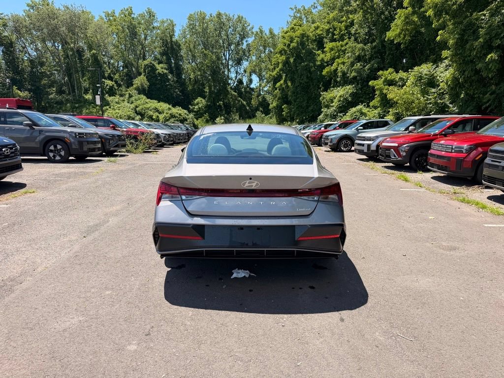 Used 2025 Hyundai Elantra Limited FWD image 4