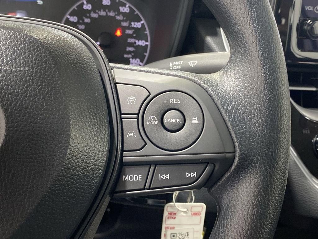 Used 2025 Toyota Corolla LE image 33