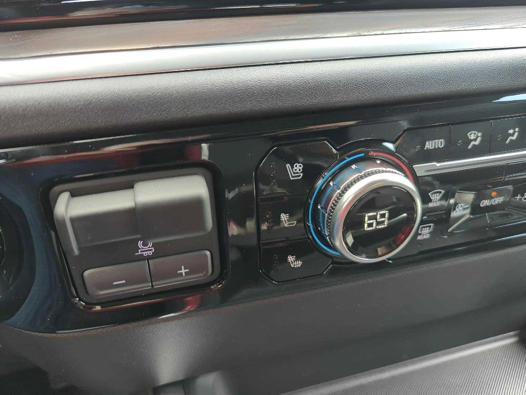 New 2025 GMC Sierra 2500 SLT w/ SLT Premium Package image 13