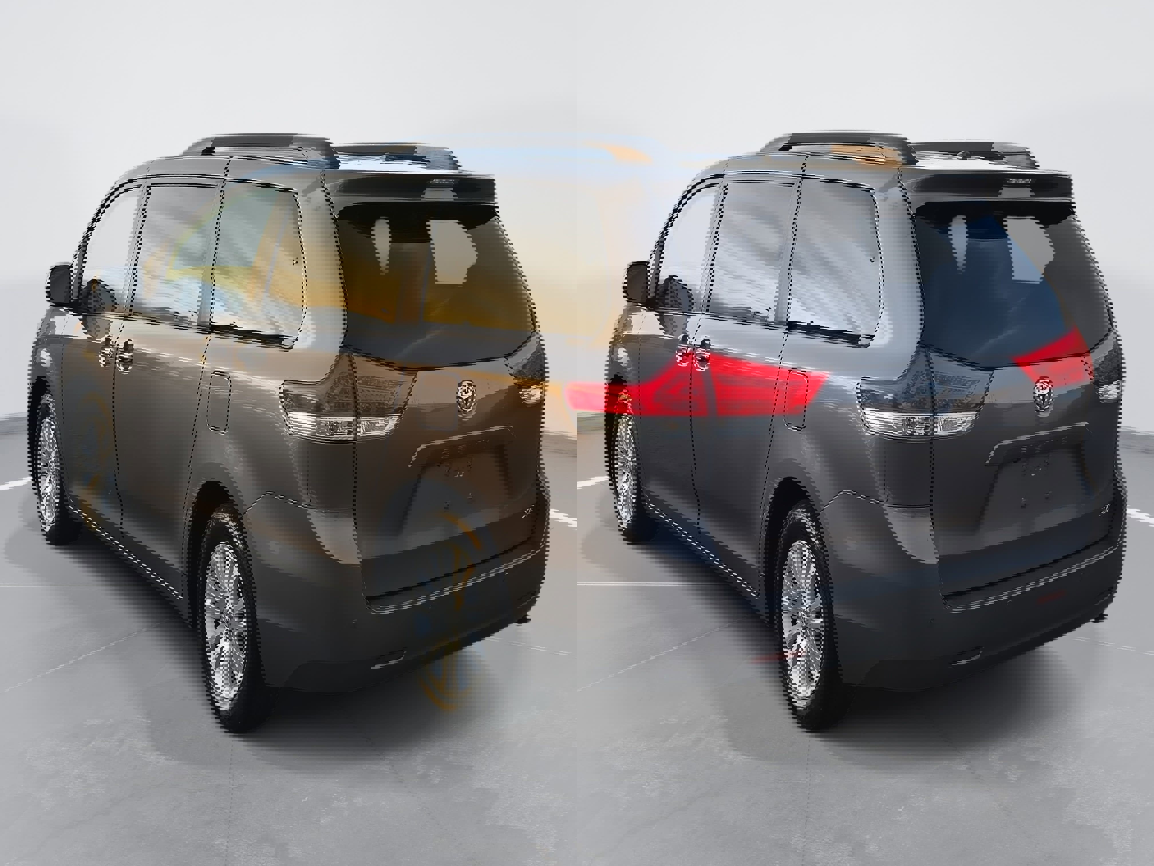 Used 2011 Toyota Sienna XLE image 7