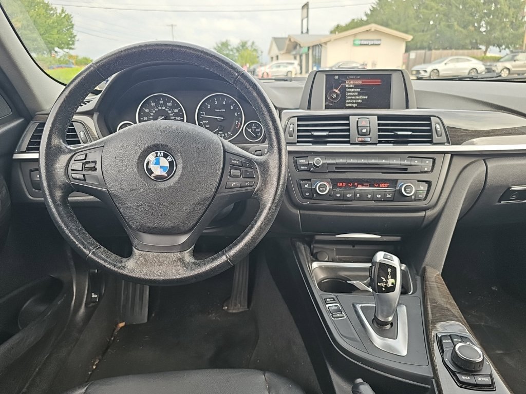 Used 2015 BMW 320i xDrive Sedan AWD/4WD image 2