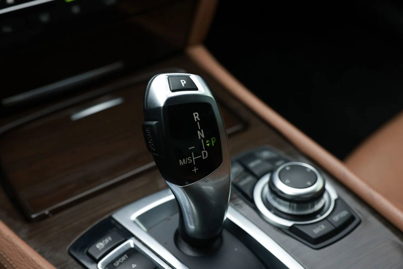 Used 2011 BMW 740i image 38