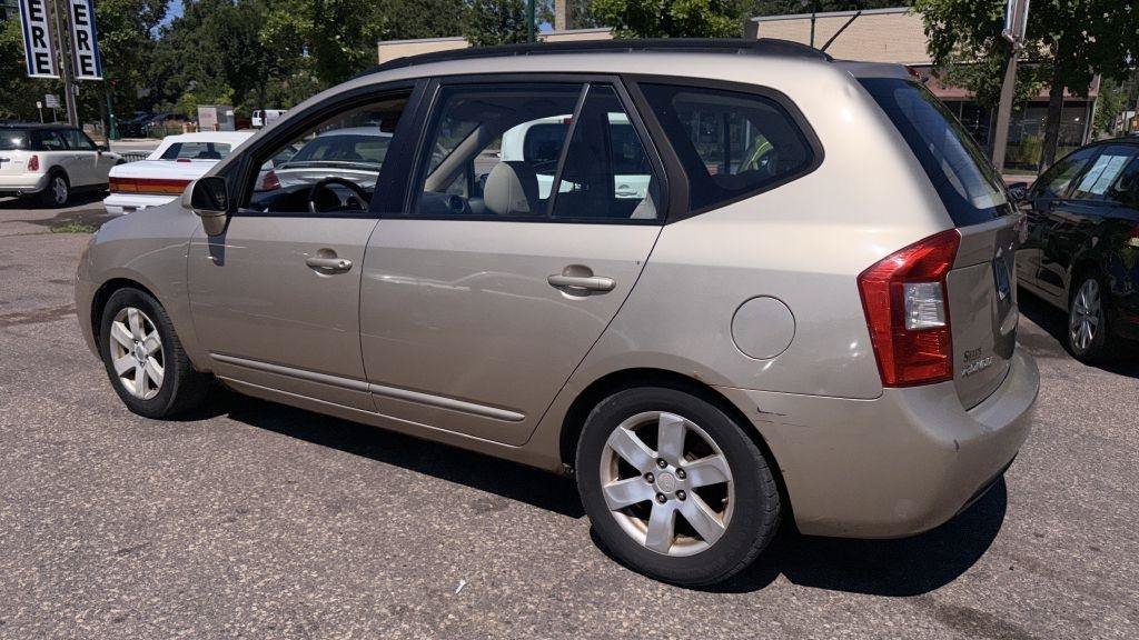 Used 2008 Kia Rondo LX w/ Convenience Pkg FWD image 4