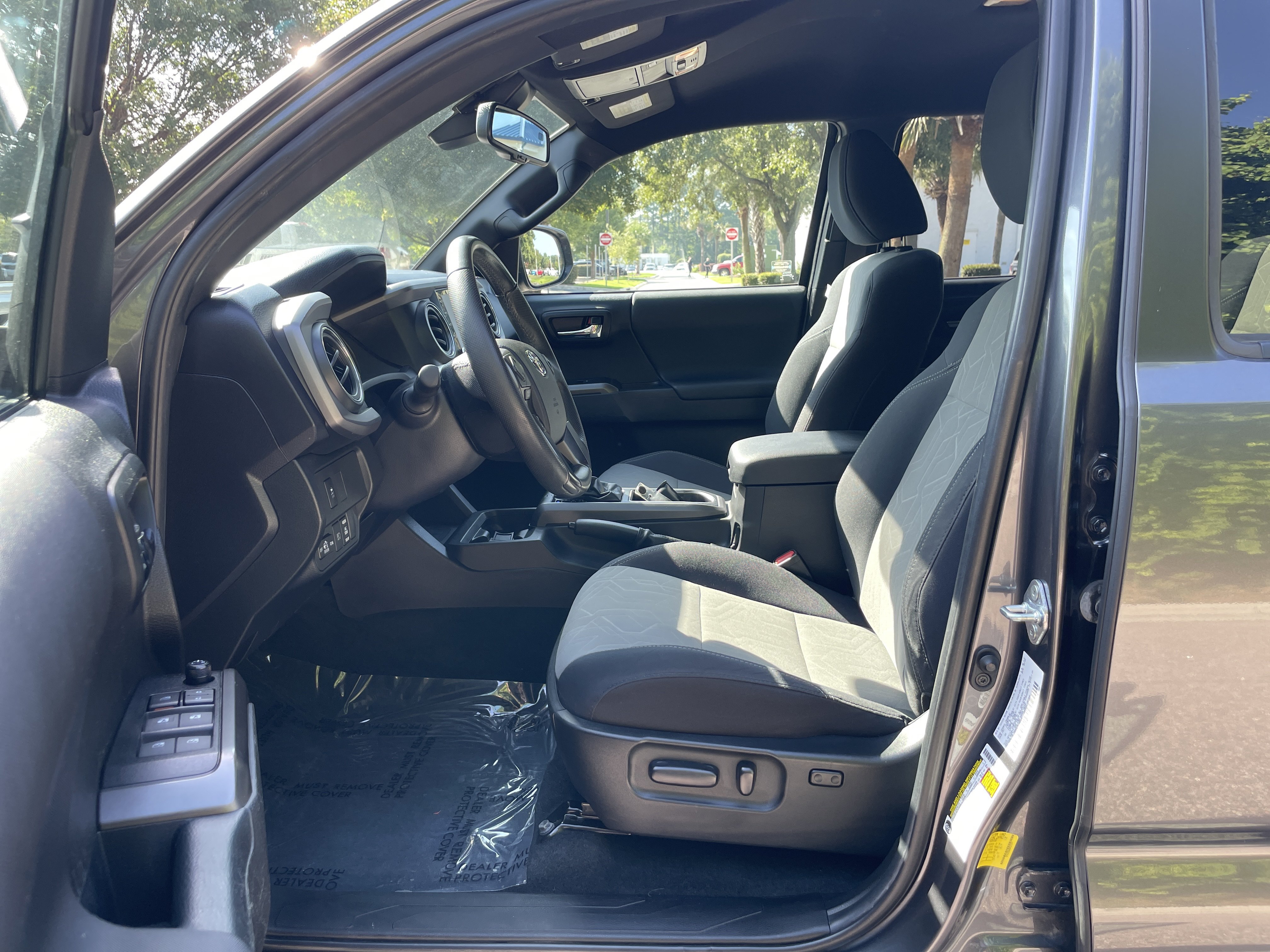 Used 2022 Toyota Tacoma TRD Sport w/ Technology Package AWD/4WD image 15