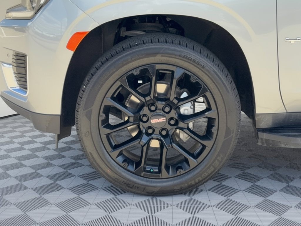 Used 2023 GMC Yukon SLE RWD image 13