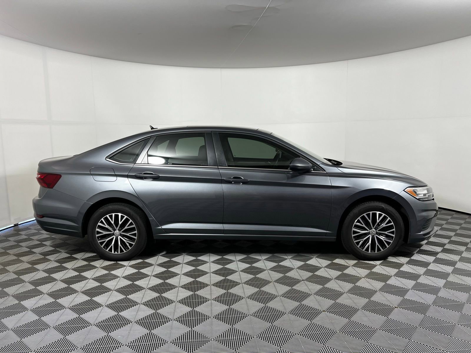 Used 2021 Volkswagen Jetta SE w/ SE Cold Weather Package image 4