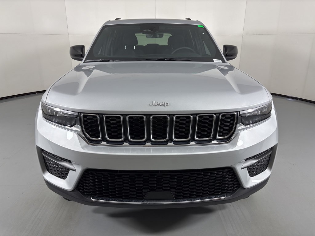 New 2025 Jeep Grand Cherokee Laredo w/ Trailer Tow Package AWD/4WD image 3