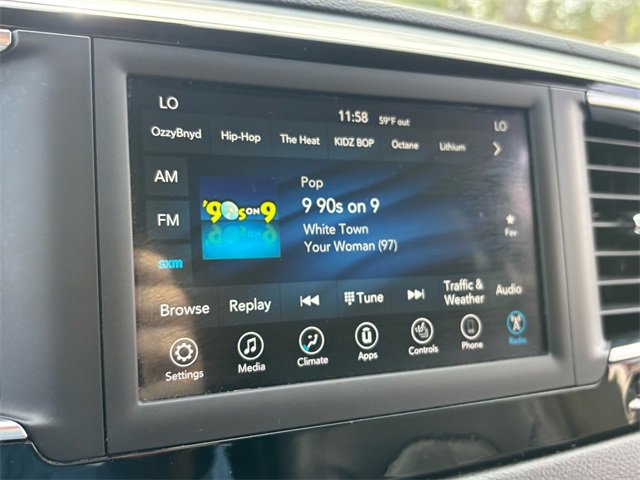 Used 2020 Chrysler Pacifica Touring-L image 28