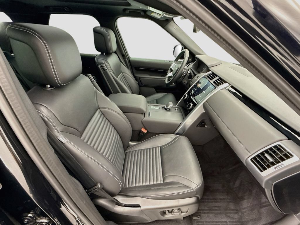 Certified 2025 Land Rover Discovery S AWD/4WD image 19