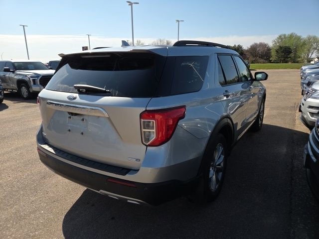 Used 2020 Ford Explorer XLT w/ Equipment Group 202A AWD/4WD image 5