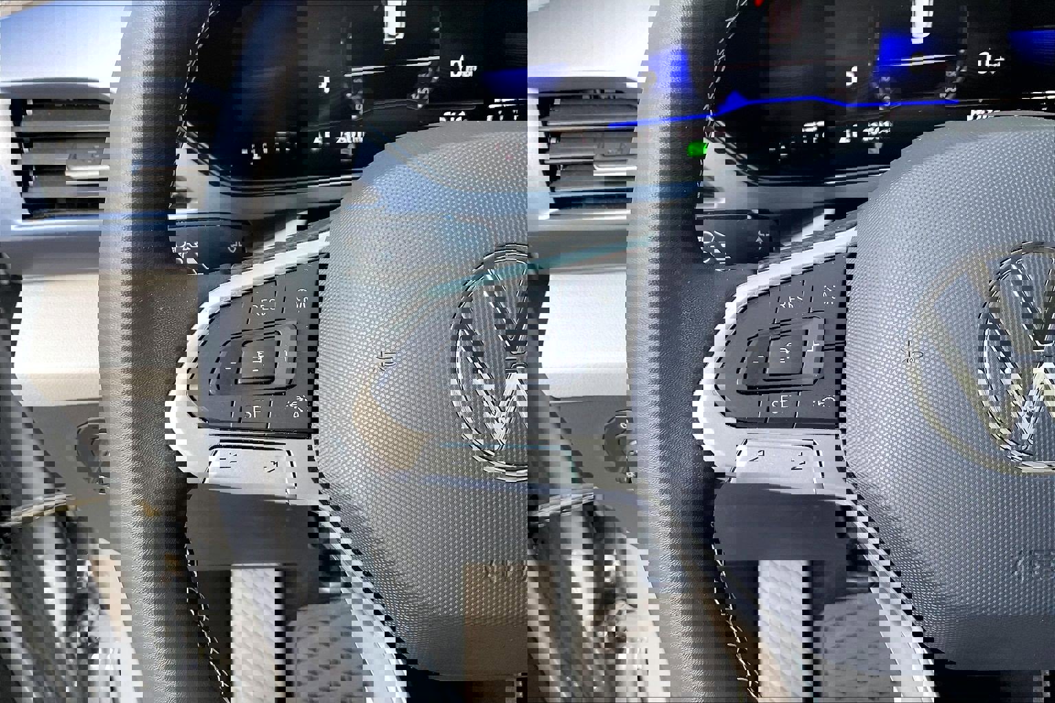 Certified 2023 Volkswagen Taos SE w/ Black Wheel Package image 18