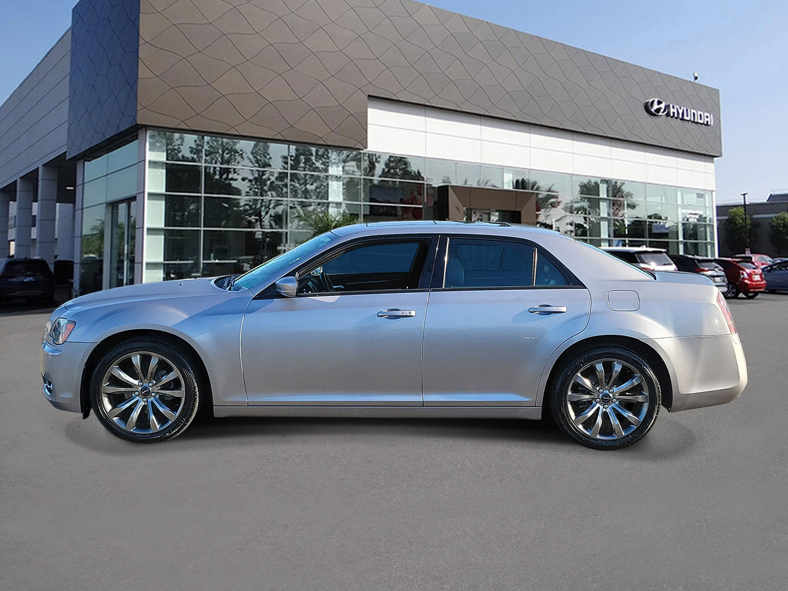Used 2014 Chrysler 300 S RWD image 3