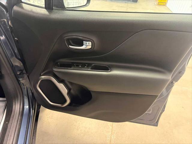 Certified 2022 Jeep Renegade Latitude w/ Convenience Group AWD/4WD image 28