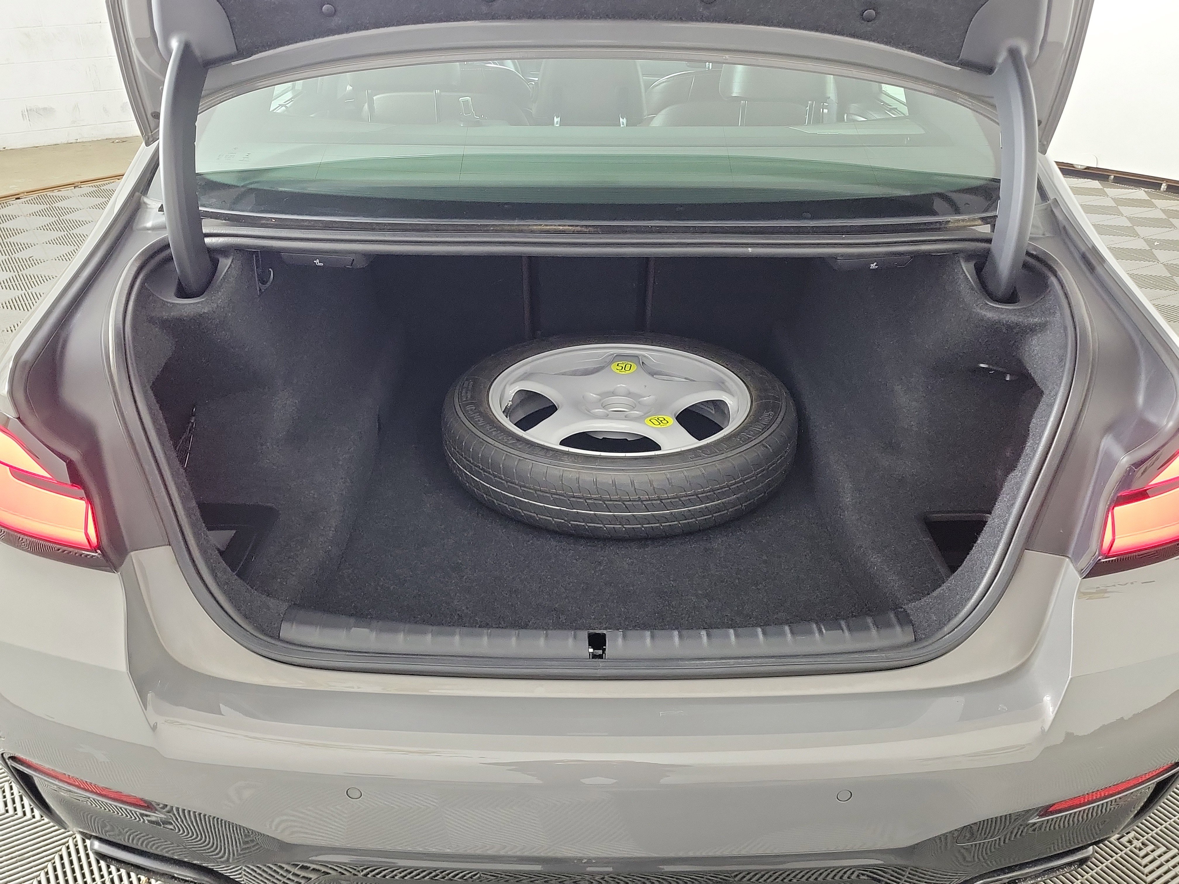 Used 2022 BMW M550i xDrive w/ Dynamic Handling Package image 25