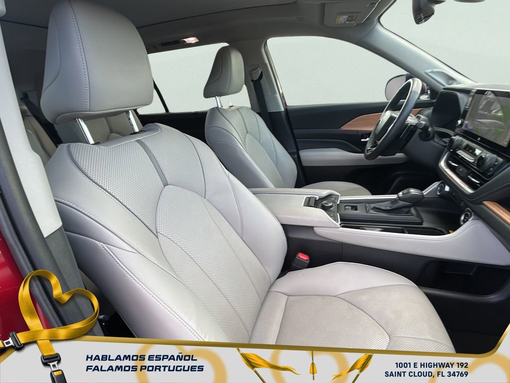 Used 2025 Toyota Grand Highlander AWD image 33