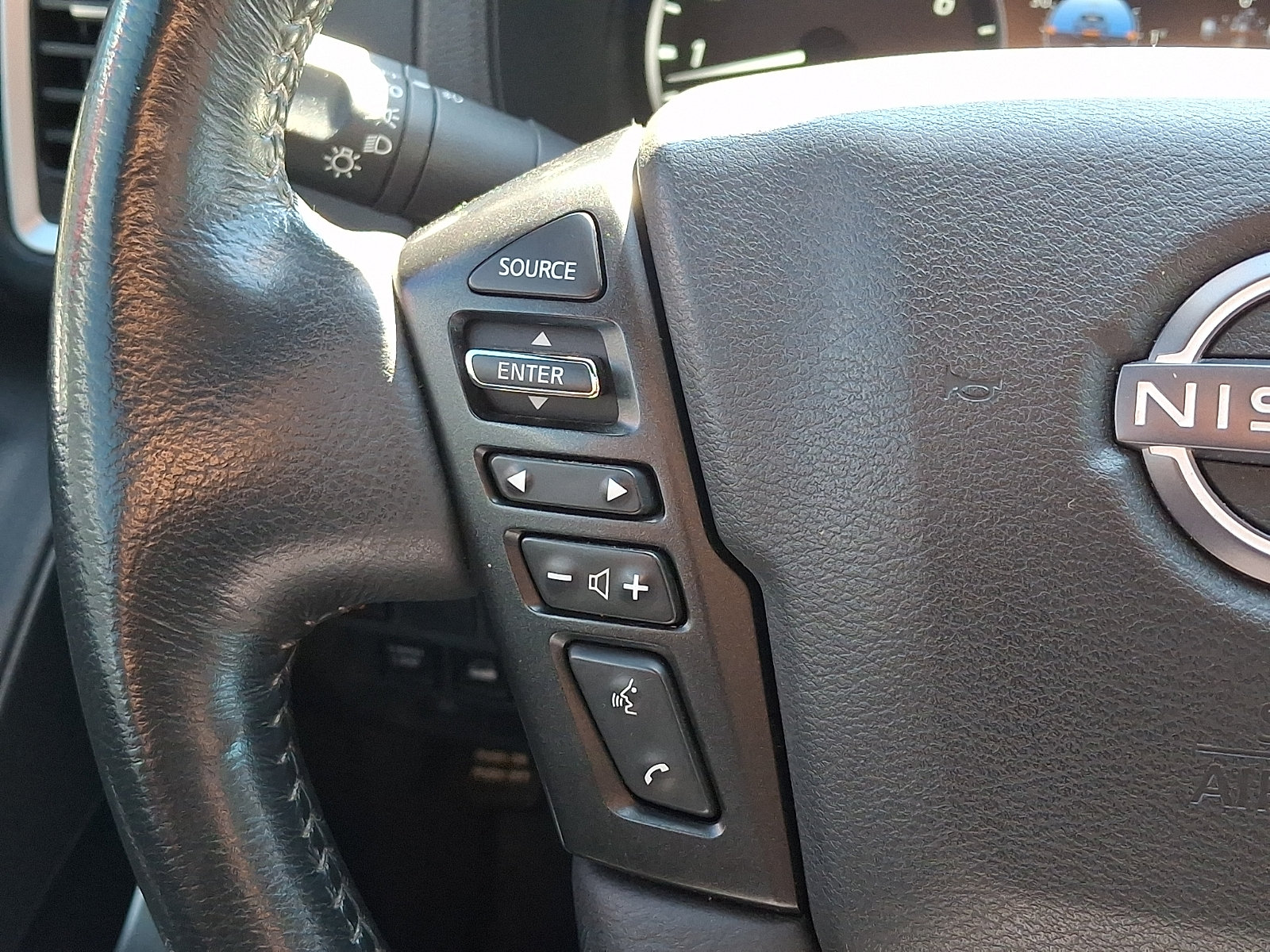 Used 2024 Nissan Frontier SV w/ SV Convenience Package AWD/4WD image 22
