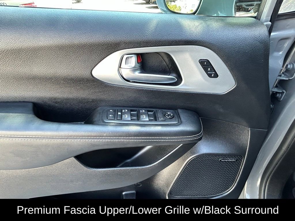 Used 2020 Chrysler Pacifica Touring-L Plus image 16