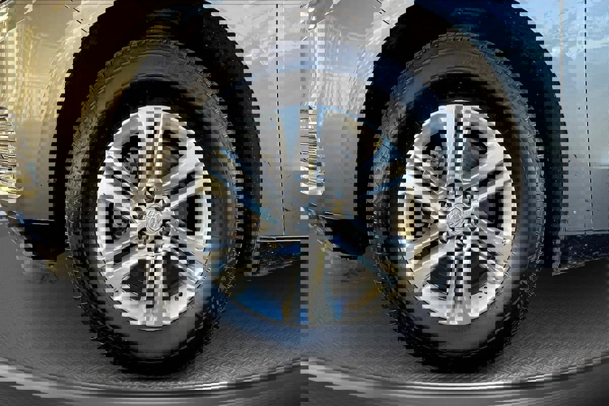 Used 2019 Buick Enclave Essence image 9