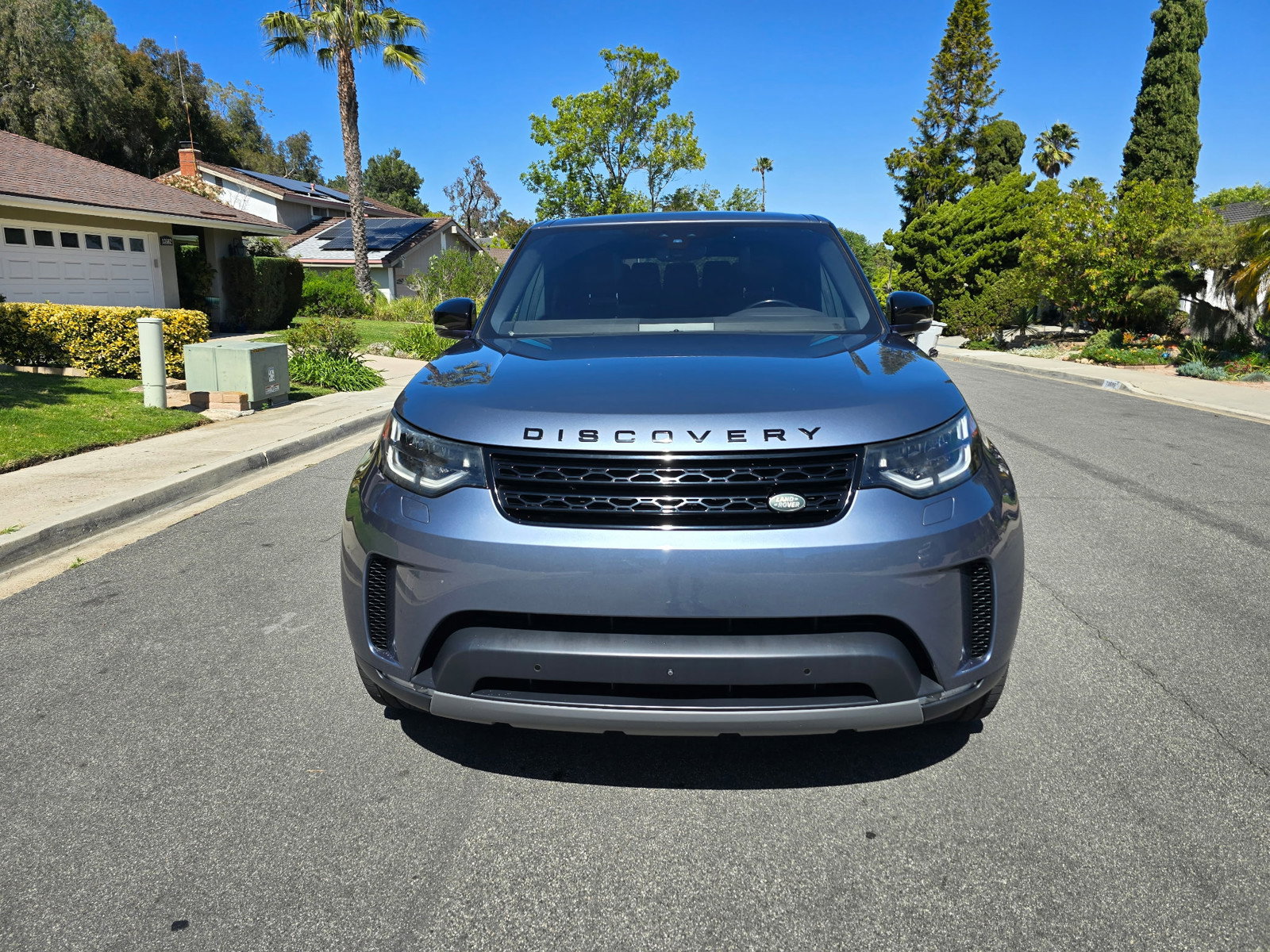 Used 2018 Land Rover Discovery HSE image 2