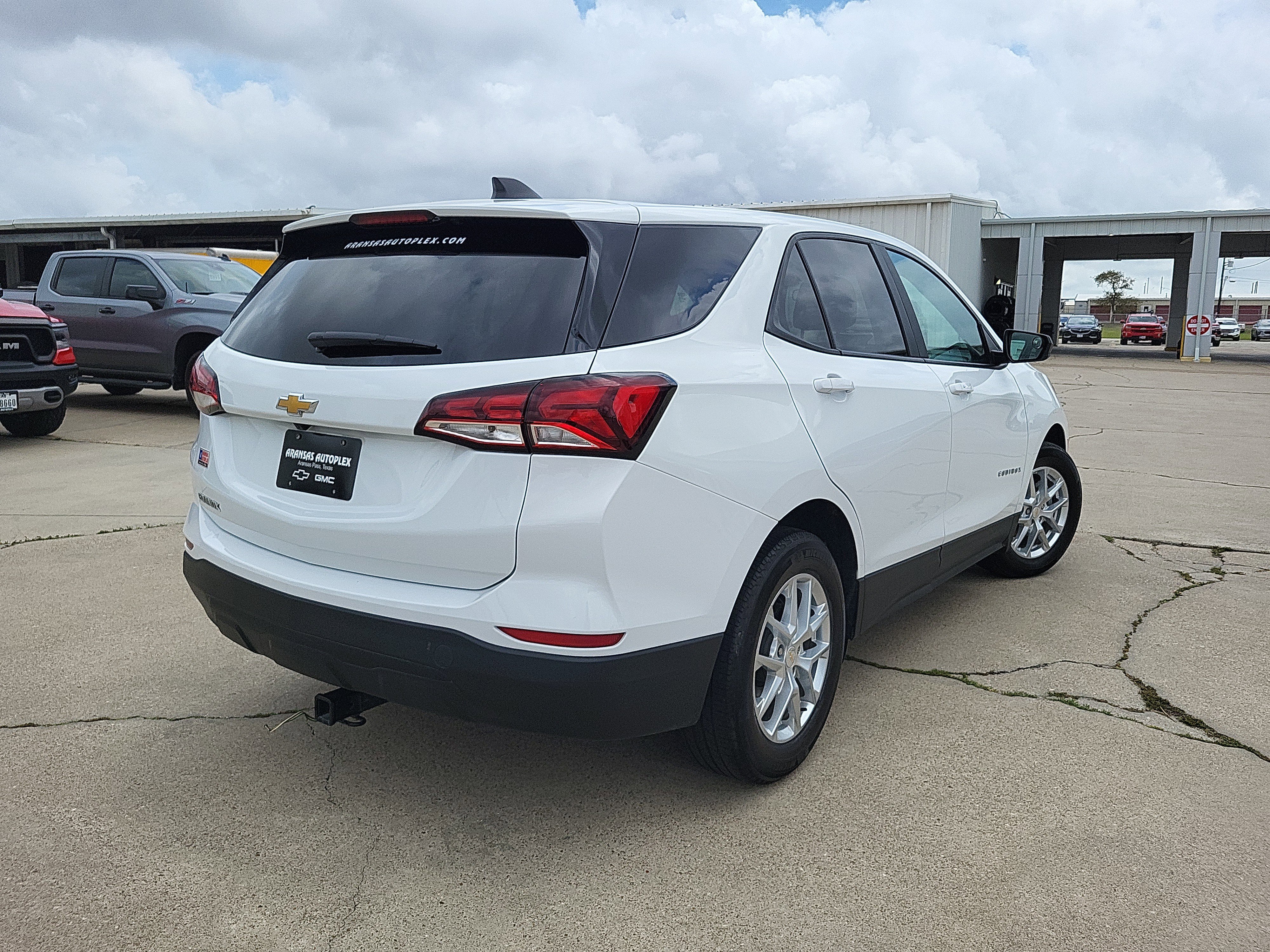 Used 2022 Chevrolet Equinox LS w/ LS Convenience Package FWD image 5
