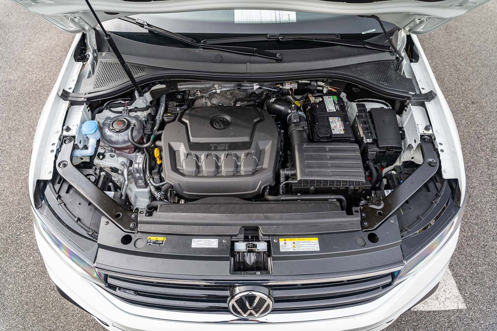 Used 2024 Volkswagen Tiguan SE R-Line image 25